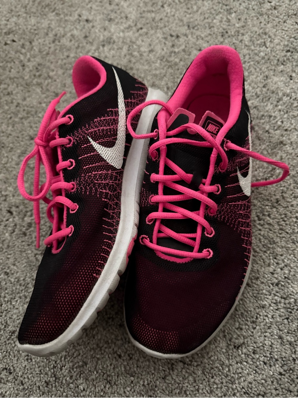 Nike Girls Black and Pink Athletic Sneakers